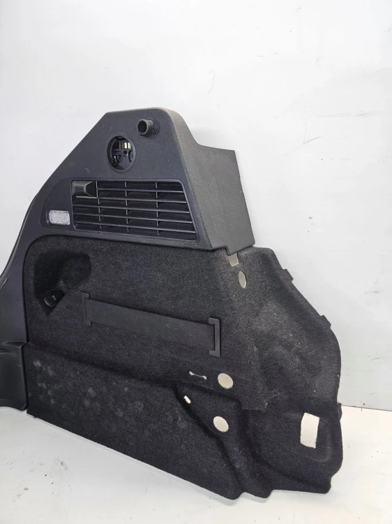 BOCZEK BAGAŻNIKA LEWY AUDI A1 8X 3-DRZWI 8X3867761E