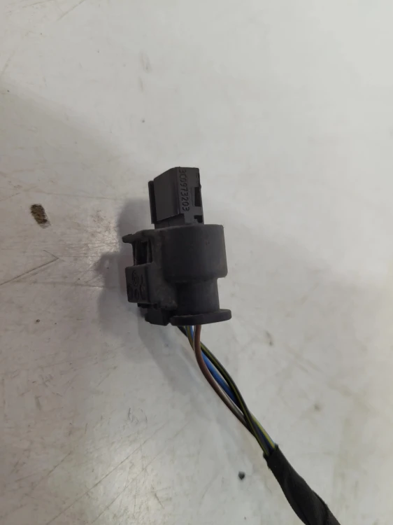 CZUJNIK PARKOWANIA PDC PRZÓD LUB TYŁ Z WTYCZKĄ AUDI VW 420919275 3C0973203