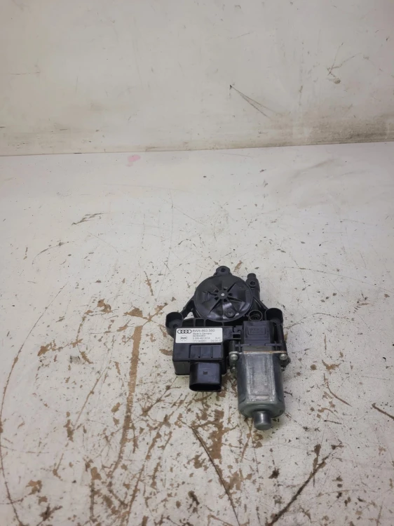 SILNICZEK KLAPY BAGAŻNIKA AUDI A4 B9 A5 8W9863560