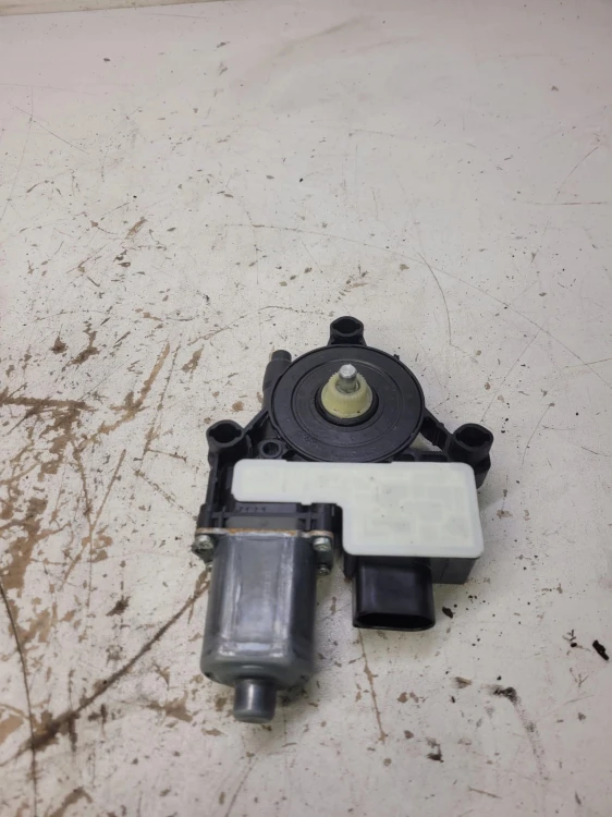 SILNICZEK KLAPY BAGAŻNIKA AUDI A4 B9 A5 8W9863560