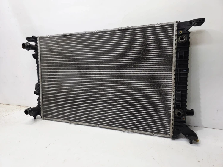 CHŁODNICA WODY AUTOMAT AUDI A4 B8 A5 8T Q5 8R 2.0 TDI TFSI 8K0121251T