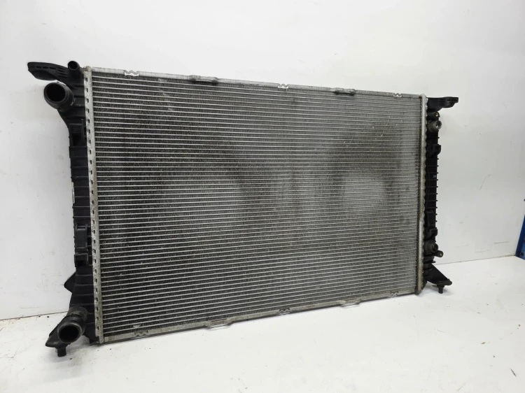 CHŁODNICA WODY AUTOMAT AUDI A4 B8 A5 8T Q5 8R 2.0 TDI TFSI 8K0121251T