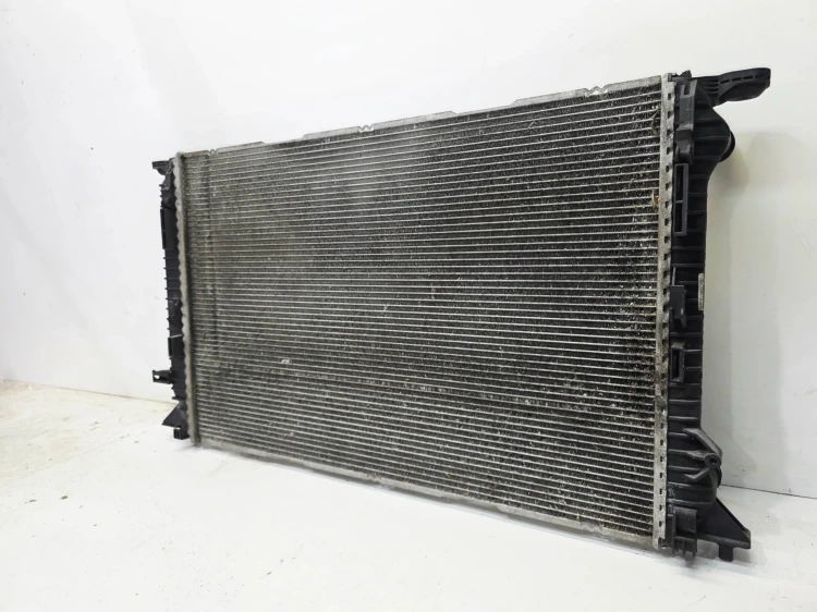 CHŁODNICA WODY AUTOMAT AUDI A4 B8 A5 8T Q5 8R 2.0 TDI TFSI 8K0121251T