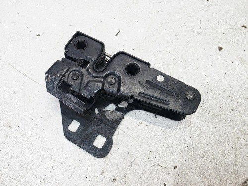 ZAMEK MASKI RYGIEL Z PASA PRZEDNIEGO AUDI A4 B7 8E0823509C 1/26