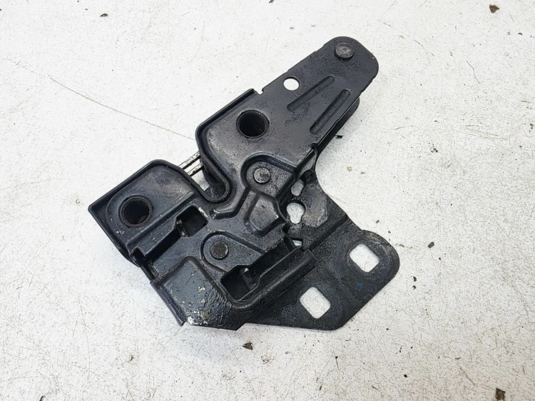 ZAMEK MASKI RYGIEL Z PASA PRZEDNIEGO AUDI A4 B7 8E0823509C 1/26
