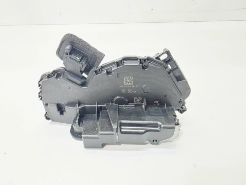 ZAMEK DRZWI PRAWY TYŁ AUDI A3 8Y VOLKSWAGEN SEAT SKODA 5TA839016T