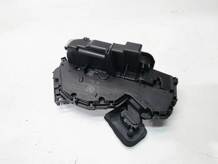 ZAMEK DRZWI PRAWY TYŁ AUDI A3 8Y VOLKSWAGEN SEAT SKODA 5TA839016T