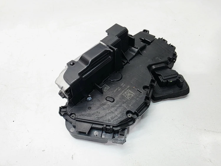 ZAMEK DRZWI PRAWY TYŁ AUDI A3 8Y VOLKSWAGEN SEAT SKODA 5TA839016T