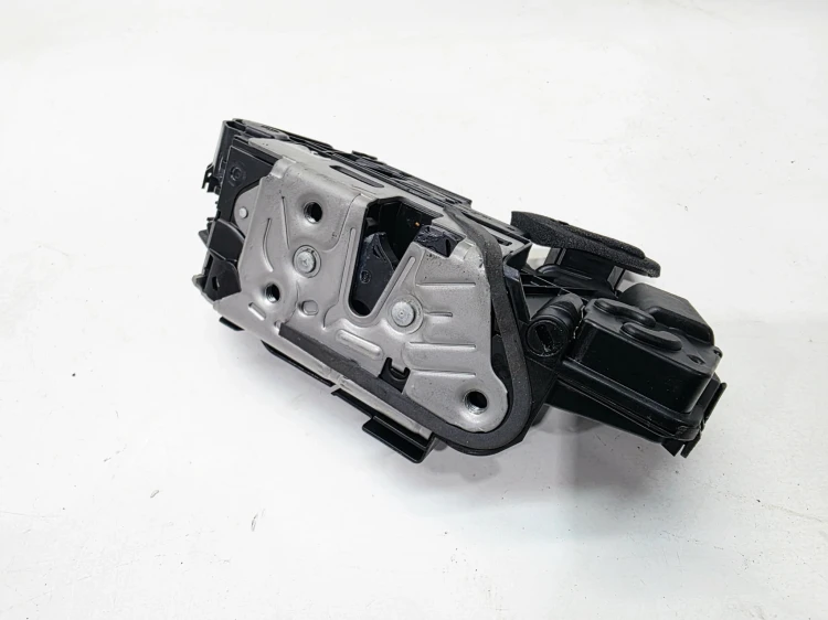 ZAMEK DRZWI PRAWY TYŁ AUDI A3 8Y VOLKSWAGEN SEAT SKODA 5TA839016T