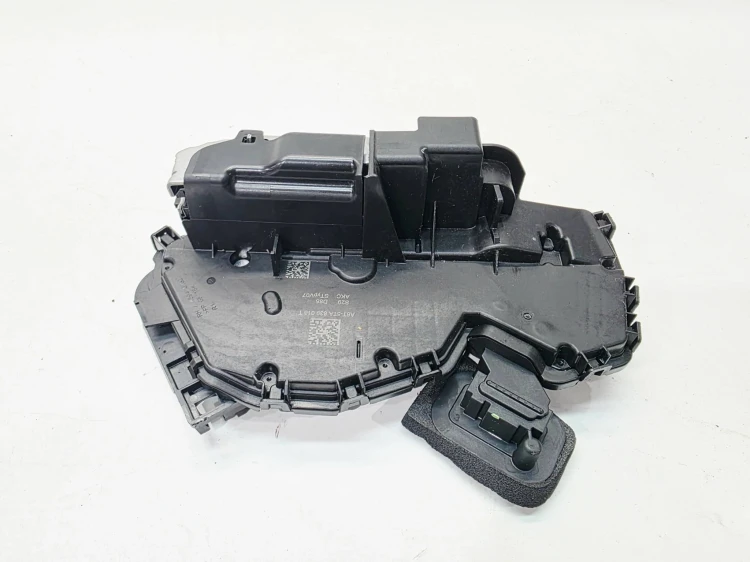 ZAMEK DRZWI PRAWY TYŁ AUDI A3 8Y VOLKSWAGEN SEAT SKODA 5TA839016T
