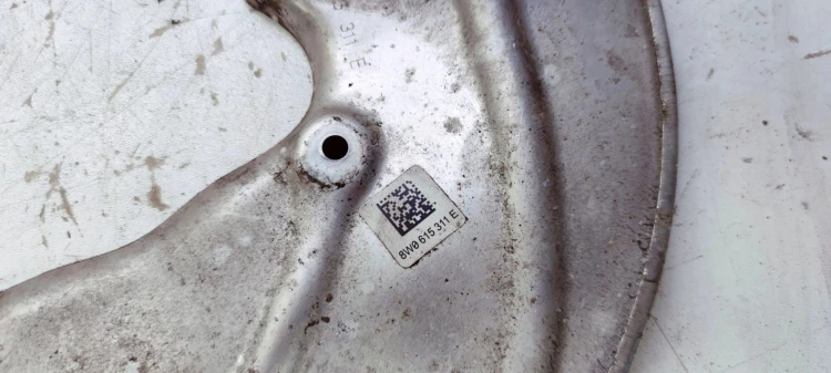 OSŁONA TARCZY LEWY PRZÓD AUDI A4 B9 A5 8W0615311E