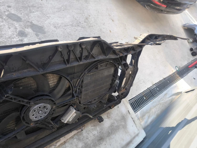 PAS PRZEDNI KOMPLETNY AUDI Q5 8R 2.0 TDI ROLETA + 1 WENTYLATOR ORYGINAŁ !!!