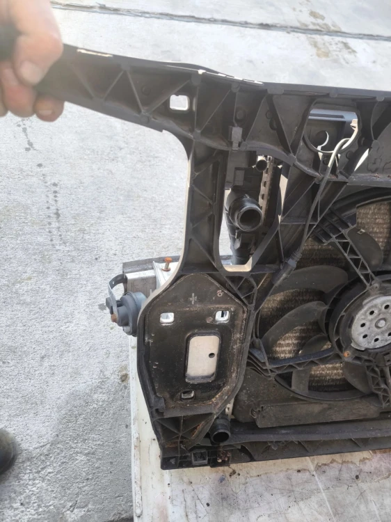 PAS PRZEDNI KOMPLETNY AUDI Q5 8R 2.0 TDI ROLETA + 1 WENTYLATOR ORYGINAŁ !!!