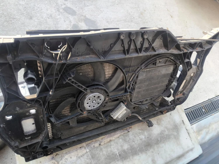 PAS PRZEDNI KOMPLETNY AUDI Q5 8R 2.0 TDI ROLETA + 1 WENTYLATOR ORYGINAŁ !!!