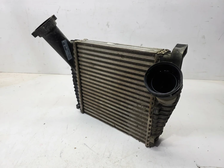 CHŁODNICA POWIETRZA INTERCOOLER LEWY AUDI Q7 4L 4.2 TDI 8ML376729561