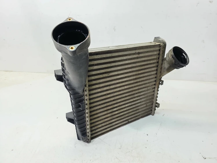 CHŁODNICA POWIETRZA INTERCOOLER LEWY AUDI Q7 4L 4.2 TDI 8ML376729561