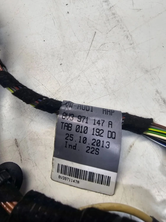 WIĄZKA KLAPY BAGAŻNIKA AUDI A3 8V 8V3971147A