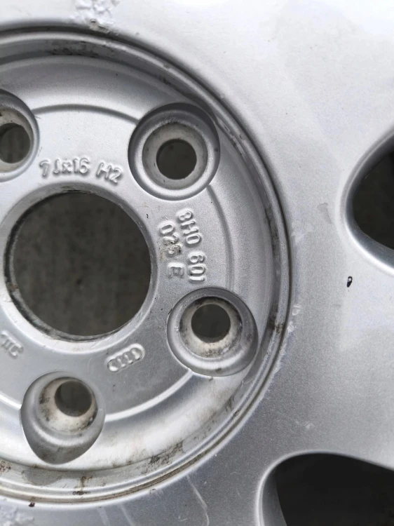 FELGA ALUMINIOWA AUDI A3 A4 A6 7.0J R16 ET42 8H0601025E *1*