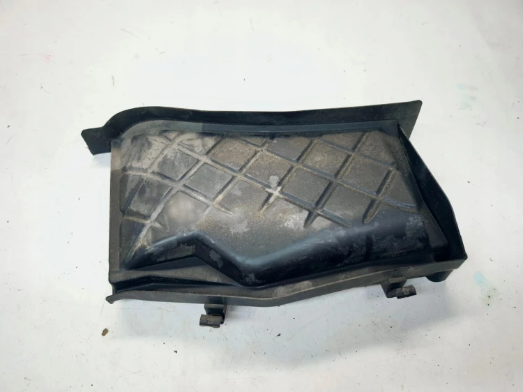 POKRYWKA ZAŚLEPKA FILTRA KABINOWEGO AUDI A4 B7 8E1819979A