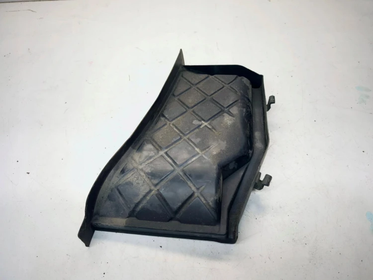 POKRYWKA ZAŚLEPKA FILTRA KABINOWEGO AUDI A4 B7 8E1819979A