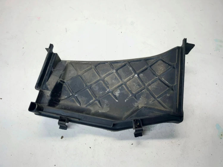 POKRYWKA ZAŚLEPKA FILTRA KABINOWEGO AUDI A4 B7 8E1819979A