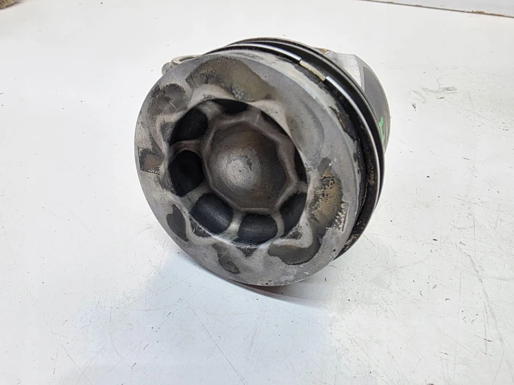 TŁOK + KORBOWÓD AUDI A3 8V VOLKSWAGEN SEAT SKODA 2.0 TDI 04LA 04LA