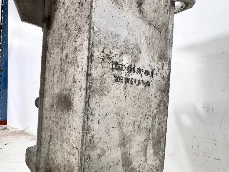 BELKA PRZÓD AUDI A4 B8 A5 8K0807113B 8K0807134A 8K0807133A