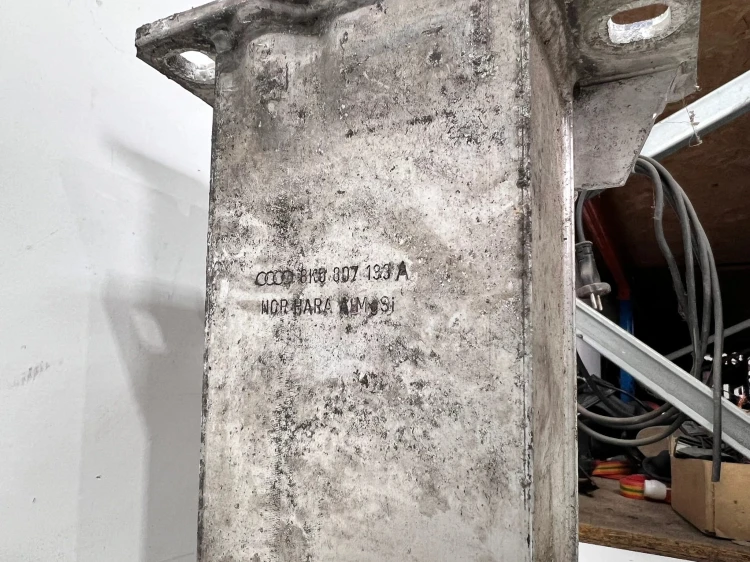 BELKA PRZÓD AUDI A4 B8 A5 8K0807113B 8K0807134A 8K0807133A