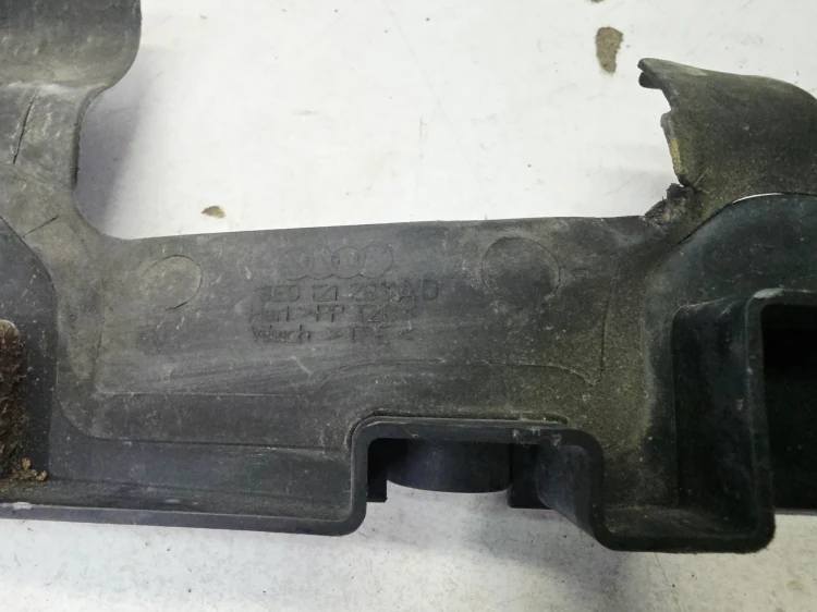 KIEROWNICA POWIETRZA LEWA AUDI A4 B7 8E0121283AD