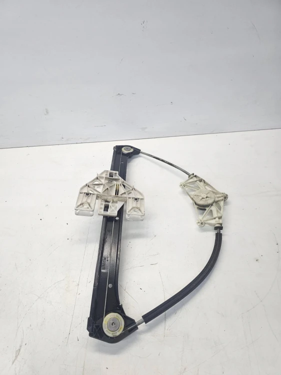 MECHANIZM PODNOSZENIA SZYBY LEWY TYŁ AUDI A3 8V 8V4839461