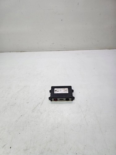WZMACNIACZ ANTENOWY AUDI A6 A7 A8 Q3 A3 4H0035446A