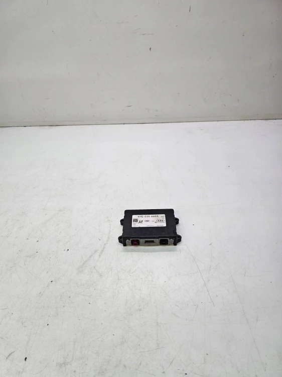 WZMACNIACZ ANTENOWY AUDI A6 A7 A8 Q3 A3 4H0035446A