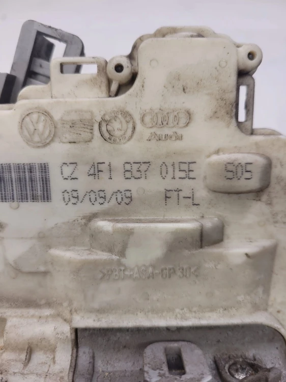 ZAMEK DRZWI LEWY PRZÓD AUDI A6 C6 A3 4F1837015E