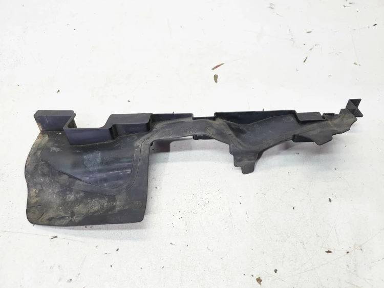 KIEROWNICA POWIETRZA PRAWA AUDI A4 B7 8E0121284Q