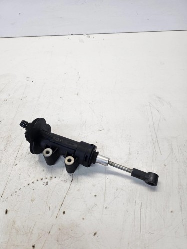 POMPKA SPRZĘGŁA AUDI A6 C6 4F0721401A