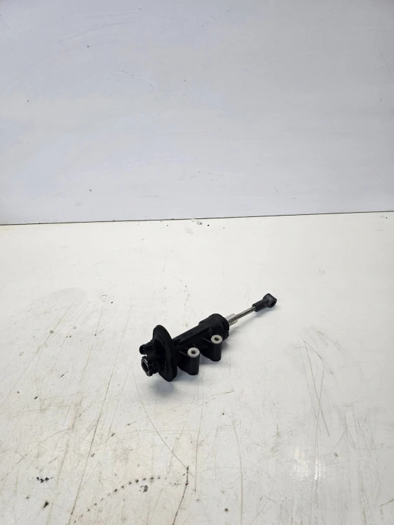 POMPKA SPRZĘGŁA AUDI A6 C6 4F0721401A