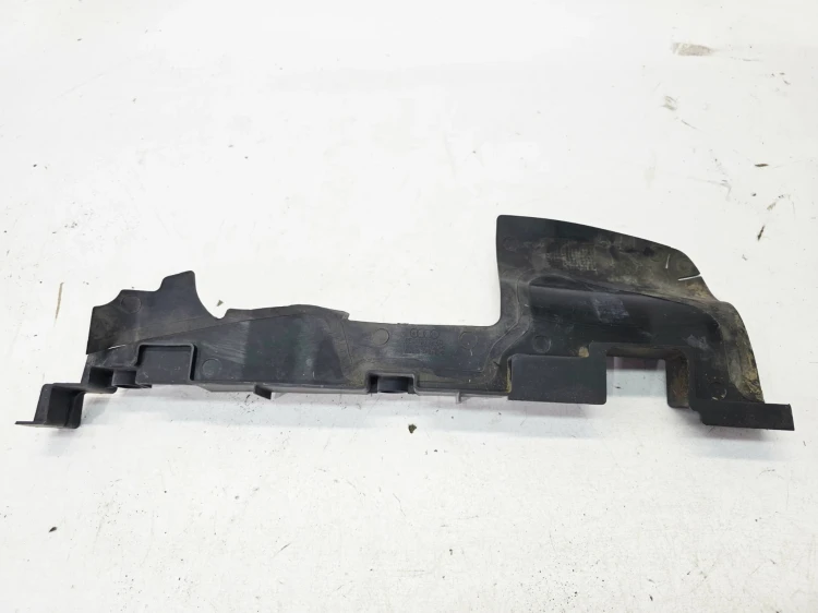 KIEROWNICA POWIETRZA PRAWA AUDI A4 B7 8E0121284Q