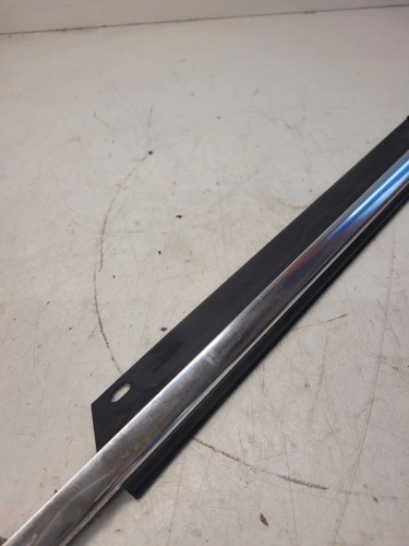 LISTWA CHROM SZYBY DRZWI PRAWY PRZÓD AUDI Q7 4L 4L0853284A