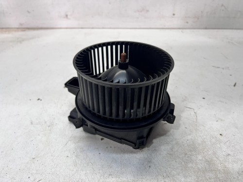 WENTYLATOR DMUCHAWA NAGRZEWNICY AUDI A4 B9 A5 4M2820021B
