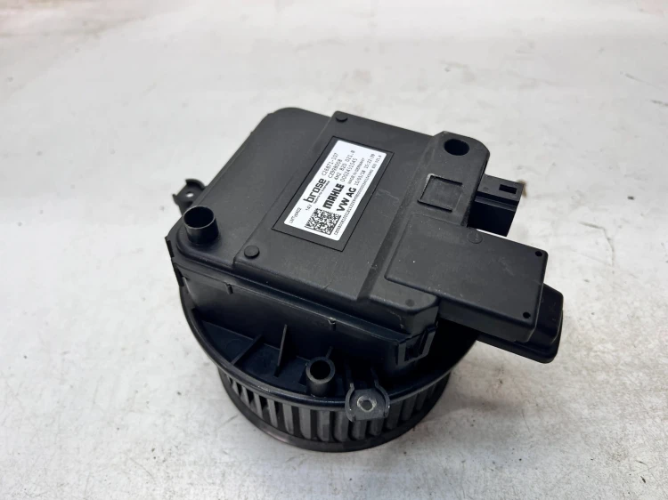 WENTYLATOR DMUCHAWA NAGRZEWNICY AUDI A4 B9 A5 4M2820021B