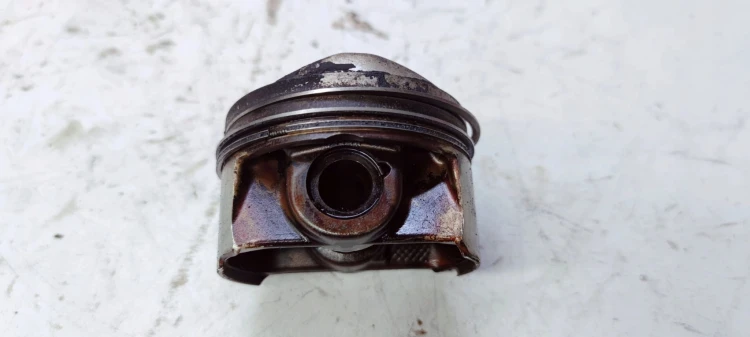 TŁOK LEWY AUDI 3.0TFSI CAJ 84L111 *3*