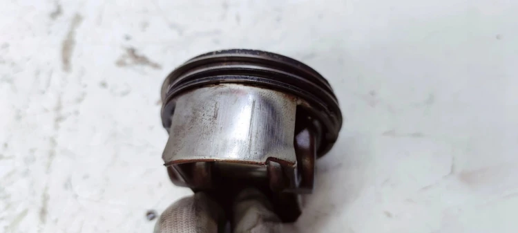 TŁOK LEWY AUDI 3.0TFSI CAJ 84L111 *3*