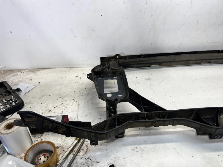 PAS PRZEDNI WZMOCNIENIE CZOŁOWE AUDI A4 B8 A5 8T 8K0805594G