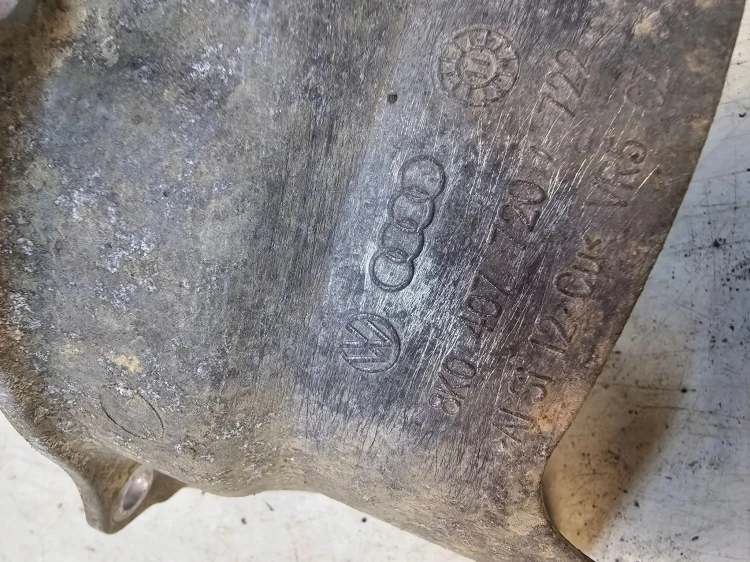 OSŁONA PÓŁOSI PRAWA AUDI A4 B8 A5 A6 A7 8K0407720