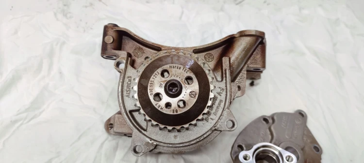 POMPA OLEJU AUDI VW SEAT 1.4 TFSI CAX 03C105Q