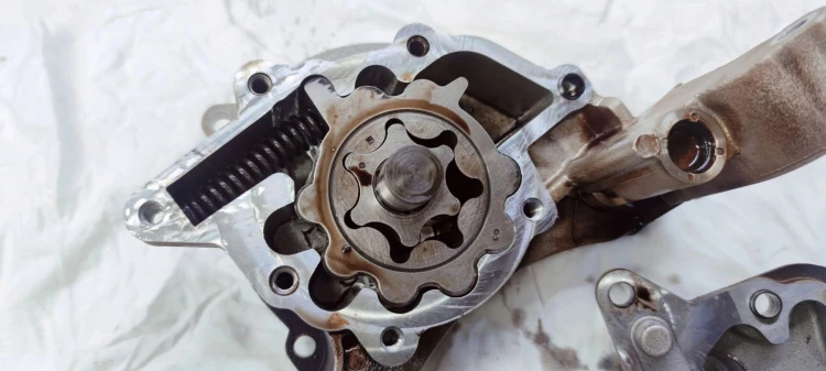 POMPA OLEJU AUDI VW SEAT 1.4 TFSI CAX 03C105Q