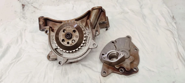 POMPA OLEJU AUDI VW SEAT 1.4 TFSI CAX 03C105Q