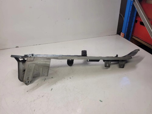 MOCOWANIE BŁOTNIKA LEWE AUDI Q7 4L0805157B