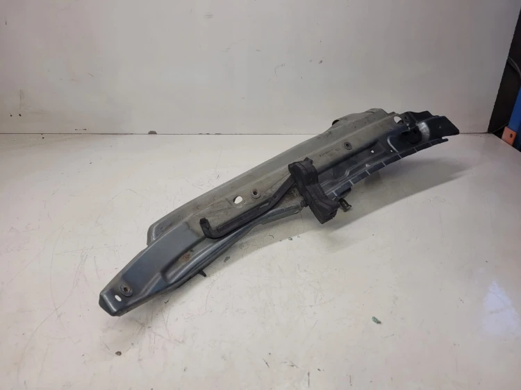 MOCOWANIE BŁOTNIKA LEWE AUDI Q7 4L0805157B