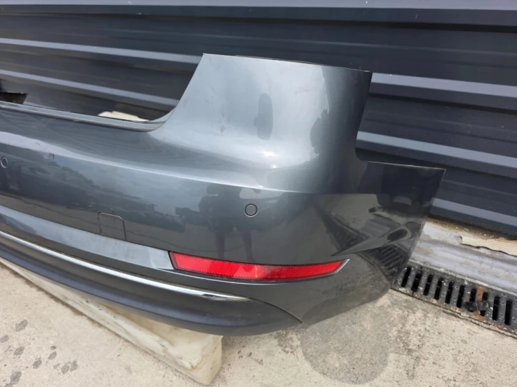 ZDERZAK TYŁ KOMPLETNY AUDI A4 B9 SEDAN LX7R 4X PDC HAK ORYGINAŁ DO POPRAWY